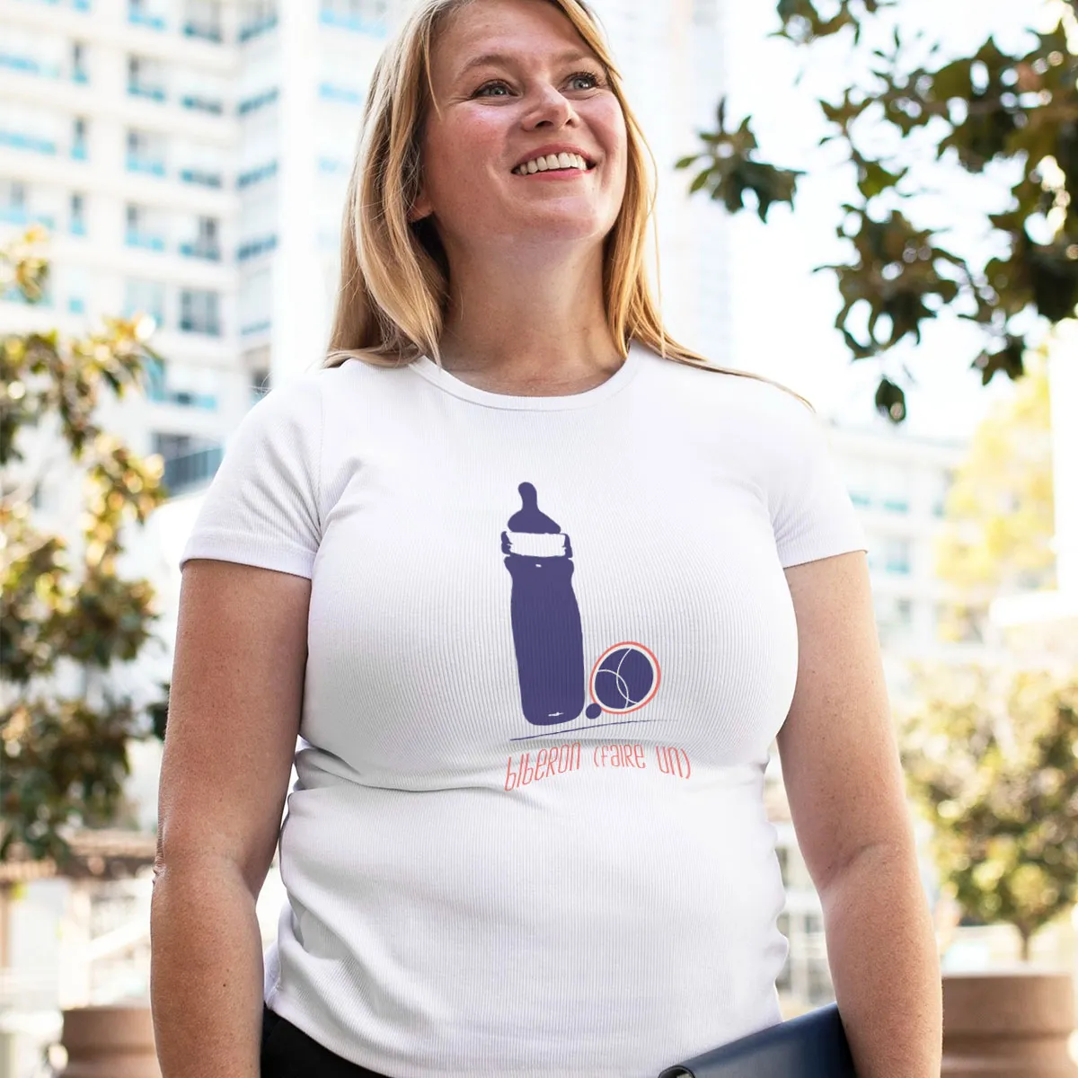 6-femme-tshirt-blanc-faire-un-biberon emme-tshirt-blanc-faire-un-biberon
